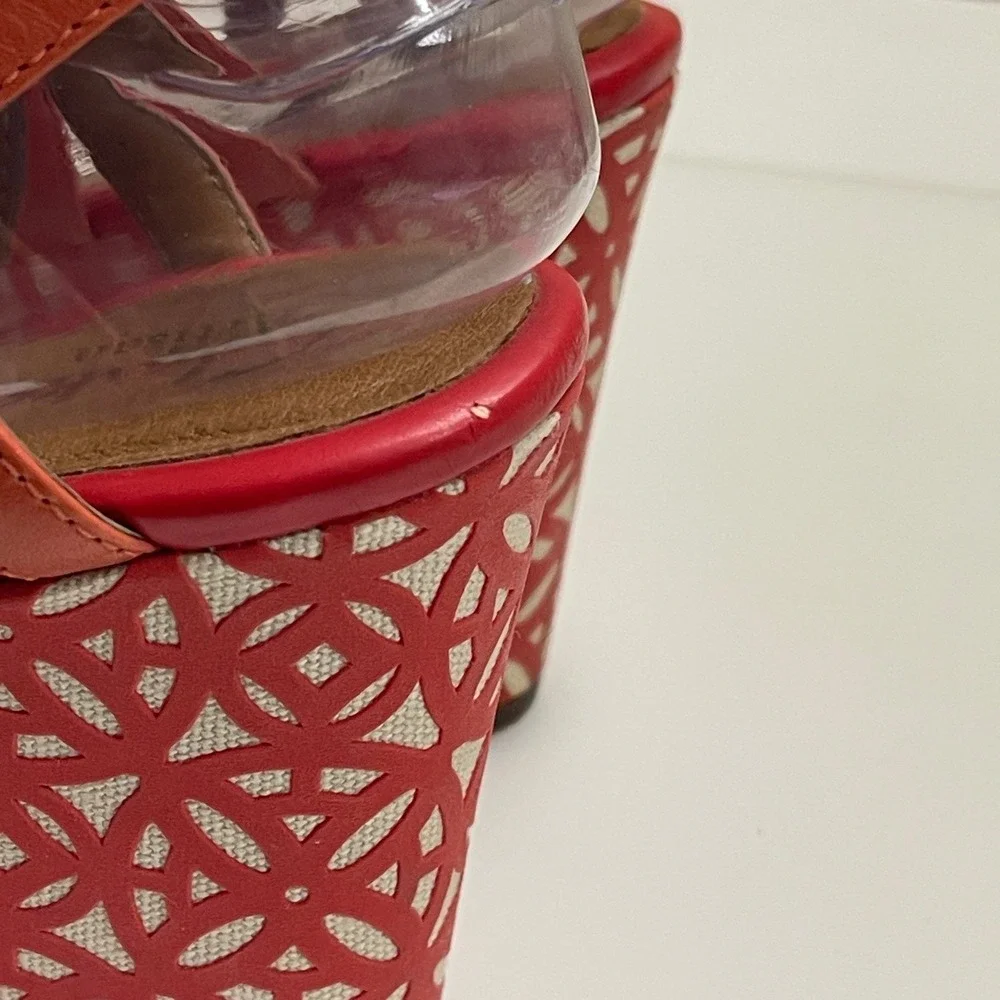 Clarks Wedge Sandals Size 7.5 Amelia Castle Coral Artisan Leather Platform Heels